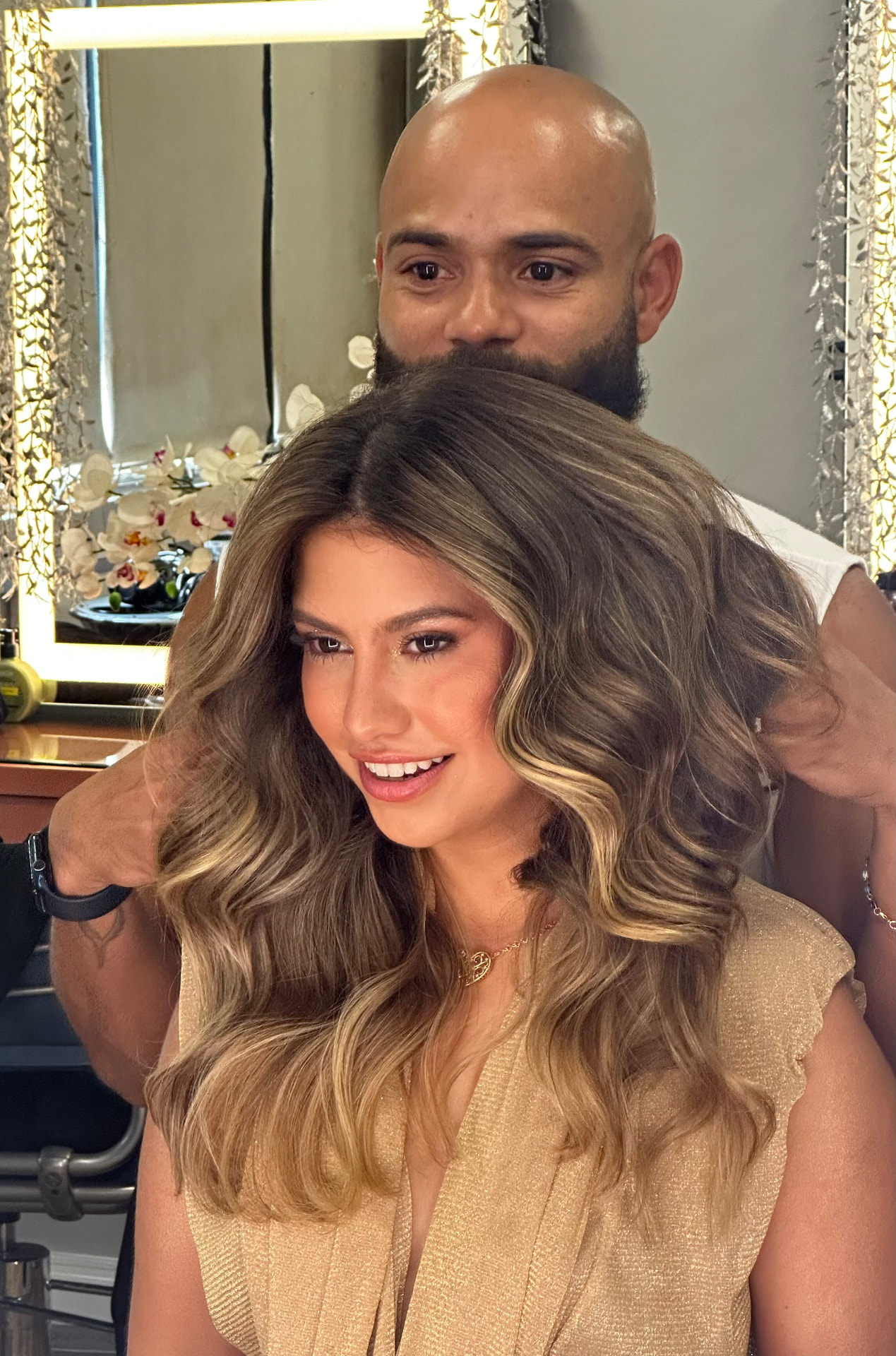 New Sanntos apresenta morena iluminada com ondas longas